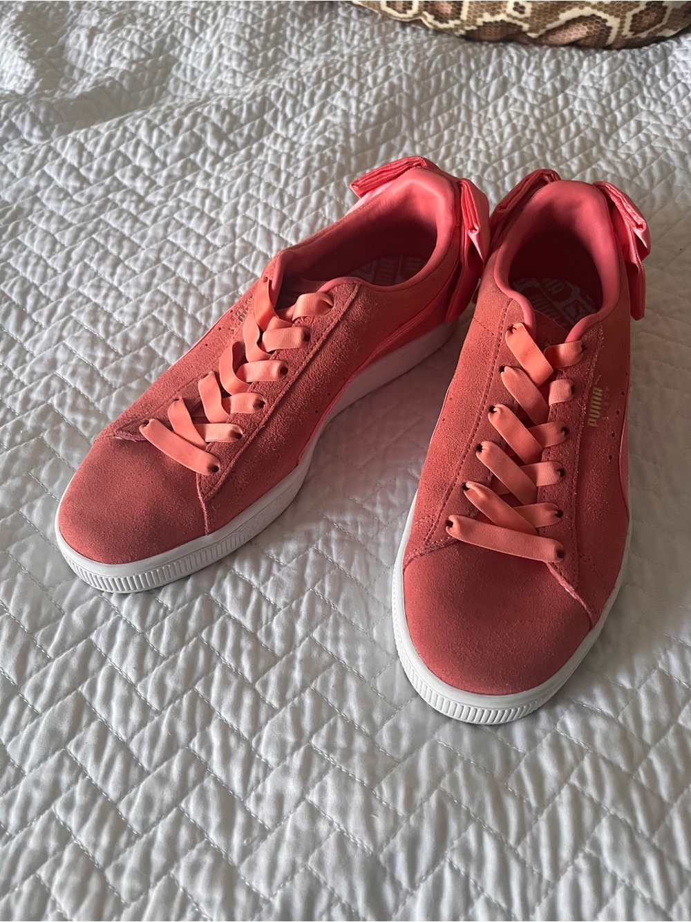 PUMA SZ 8.5Women’s Coral Pink Suede Fashion Sneakers